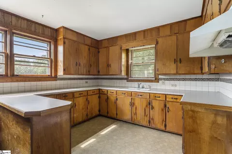 Kitchen - 107 Cobb St, Easley, SC 29640 photo 2 of 3