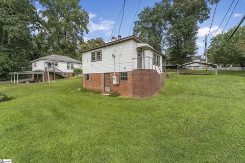 Exterior - 107 Cobb St, Easley, SC 29640 photo 3 of 4