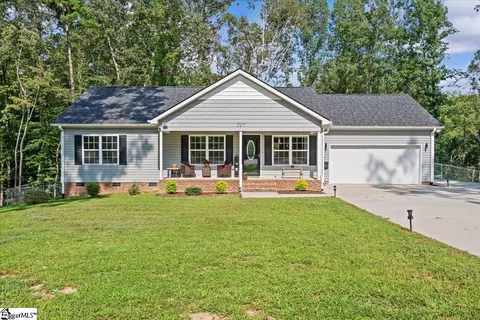 227 Destiny Dr, Gray Court, SC 29645