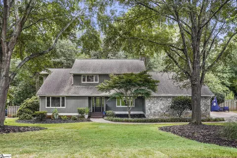 8 Sugarberry Dr, Greenville, SC 29615