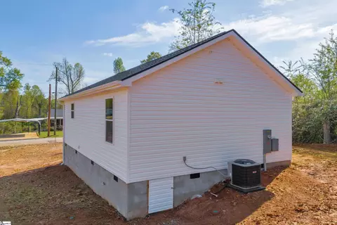 536 E South 5th St, Seneca, SC 29678 photo 5