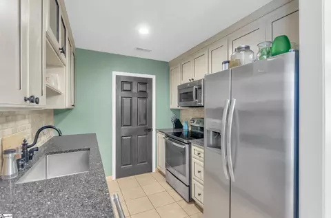 Kitchen - 107 Jasmine Ln, Pendleton, SC 29670 photo 2 of 3