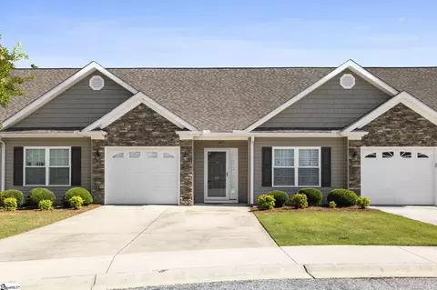 30 Eaglecrest Ct, Simpsonville, SC 29681