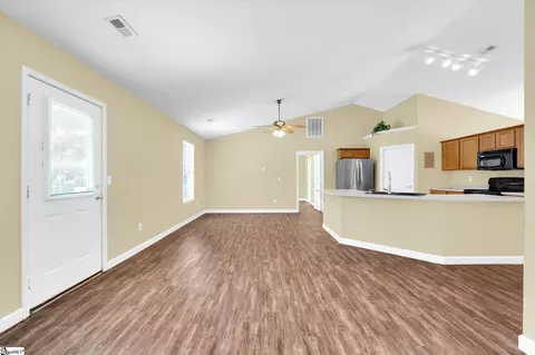Living - 155 Beverly Dr, Easley, SC 29640 photo 6 of 8