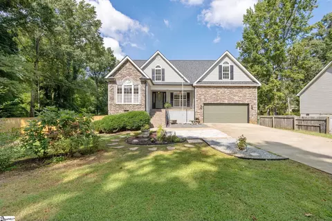 216 Barrett Dr, Mauldin, SC 29662