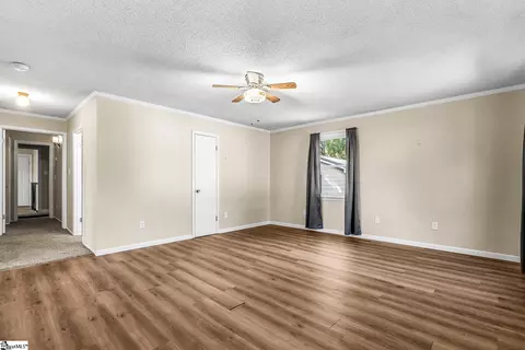 Living - 511 Corning St, Anderson, SC 29624 photo 5 of 6