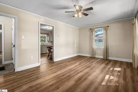 Living - 511 Corning St, Anderson, SC 29624 photo 4 of 6