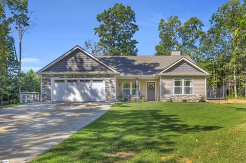 519 Shane Ln, Wellford, SC 29385