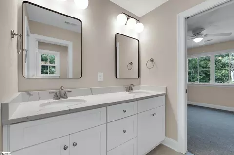 Bath - 155 Carrousel Dr, Central, SC 29630 photo 2 of 4