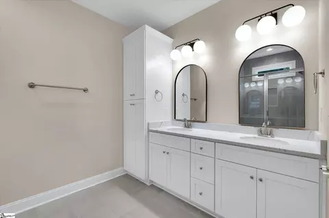 Bath - 155 Carrousel Dr, Central, SC 29630 photo 1 of 4