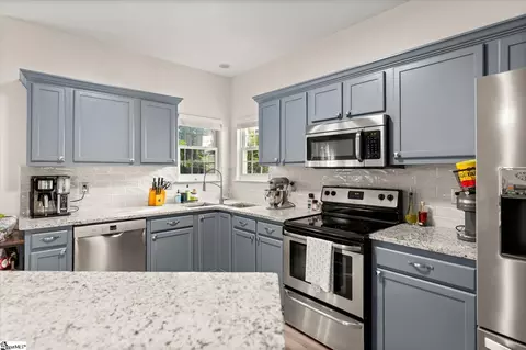 Kitchen - 5 Bathurst Ln, Simpsonville, SC 29681 photo 5 of 7