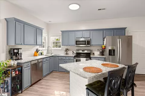 Kitchen - 5 Bathurst Ln, Simpsonville, SC 29681 photo 6 of 7