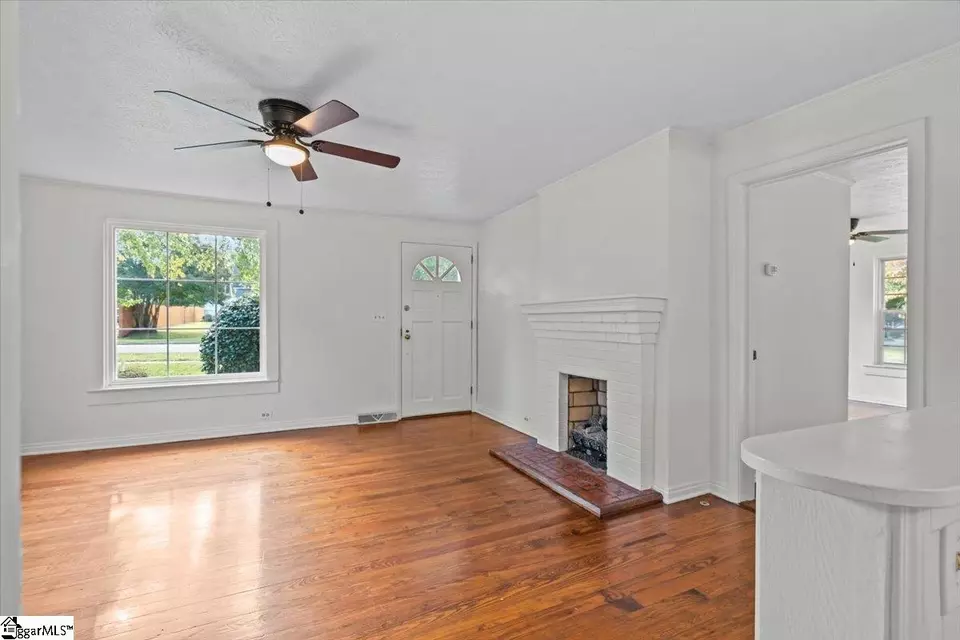 Living - 57 Allen St, Greenville, SC 29605 photo 3 of 3