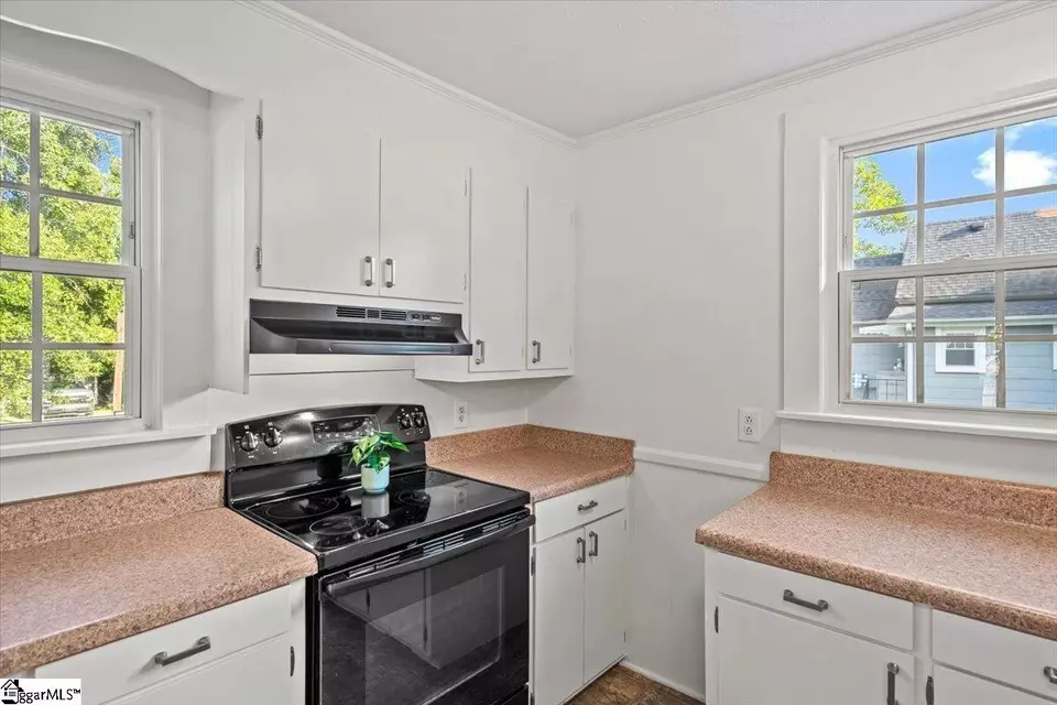 Kitchen - 57 Allen St, Greenville, SC 29605 photo 2 of 3