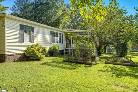 121 Lamplighter Dr, Greer, SC 29651 photo 1