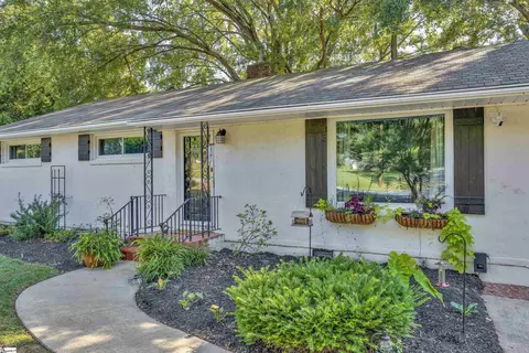423 Willow Springs Dr, Greenville, SC 29607