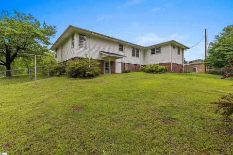 Exterior - 17 E Summit Dr, Ware Shoals, SC 29692 photo 4 of 9