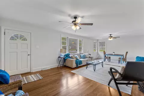 Living - 17 E Summit Dr, Ware Shoals, SC 29692 photo 2 of 4