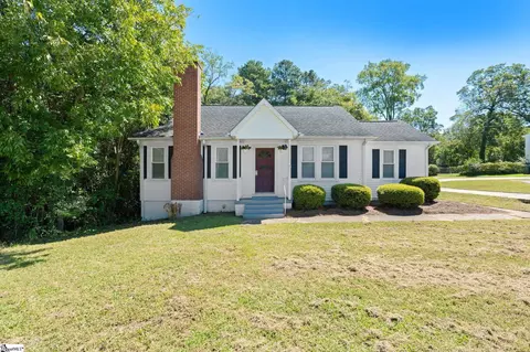 514 N Broad St, Clinton, SC 29325