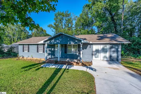 861 Pinecrest St, Woodruff, SC 29388