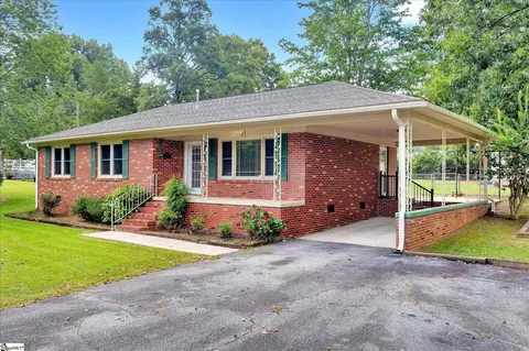 204 Lakewood Dr, Clinton, SC 29325