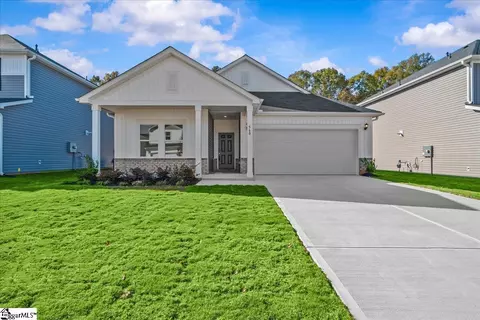 560 Cozy Bluff Rd, Spartanburg, SC 29301