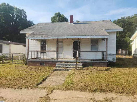304 Beauregard St, Clinton, SC 29325