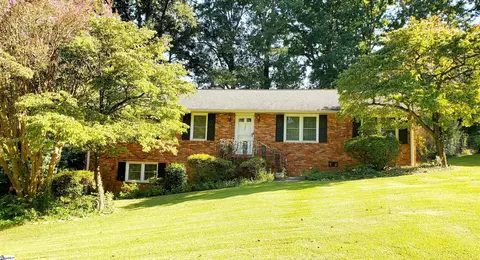 522 Hemlock Dr, Boiling Springs, SC 29316