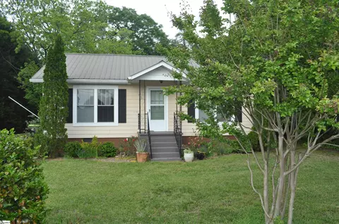 412 N Oak Ave, Landrum, SC 29356