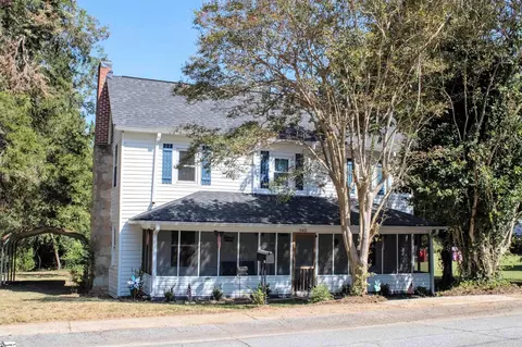 340 W Peachtree St, Woodruff, SC 29388