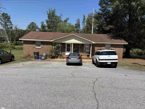 62 Circle Dr, Greenville, SC 29617
