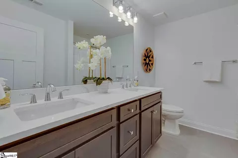 Bath - 201 Green St, Greer, SC 29650 photo 2 of 4