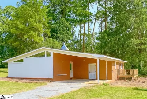 108 Northgate St, Greenwood, SC 29649