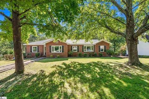 4 Elizabeth Dr, Greenville, SC 29615