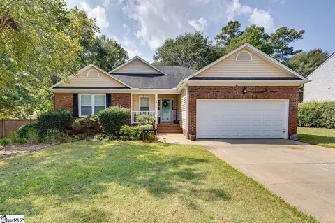 4 Natchez Dr, Mauldin, SC 29662