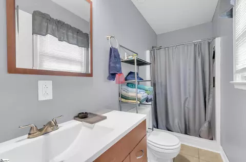 Bath - 112 Kellogg Ct, Pickens, SC 29671 photo 1 of 2