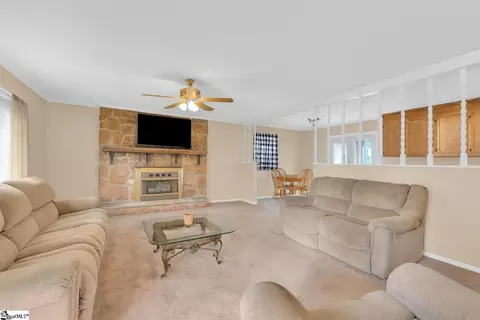 Living - 112 Kellogg Ct, Pickens, SC 29671 photo 1 of 2