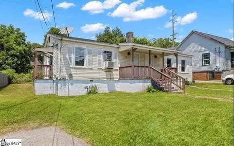 8 W 8th St, Greenville, SC 29611