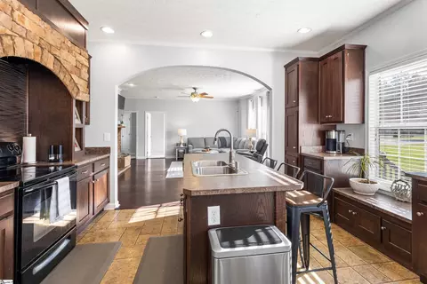 Kitchen - 151 Lesley Rd, Pelzer, SC 29669 photo 3 of 4