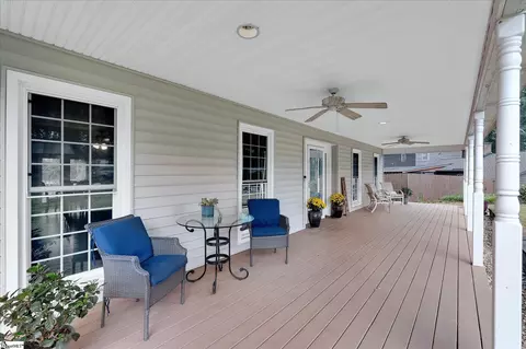 1002 Greenwood Ct, Easley, SC 29642