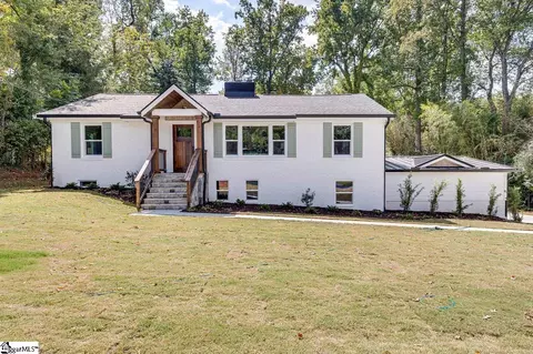 102 Elizabeth Dr, Greenville, SC 29615