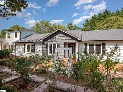 4 Mountain Crest Dr, Taylors, SC 29687