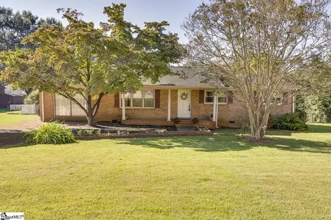 2046 Fort Prince Blvd, Wellford, SC 29385