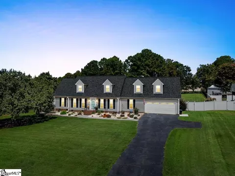 6 Carolina Oaks Dr, Chesnee, SC 29323