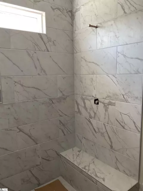 Bath - 101 Arbor View Ln, Central, SC 29630 photo 2 of 3