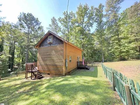 104 Lands End Dr, Iva, SC 29655