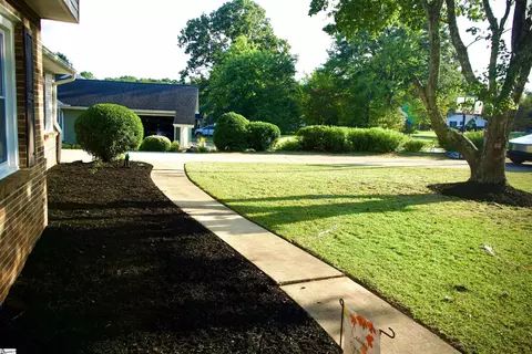 Exterior - 126 Jay Cir, Moore, SC 29369 photo 4 of 6
