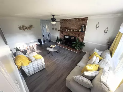 Living - 126 Jay Cir, Moore, SC 29369 photo 1 of 3