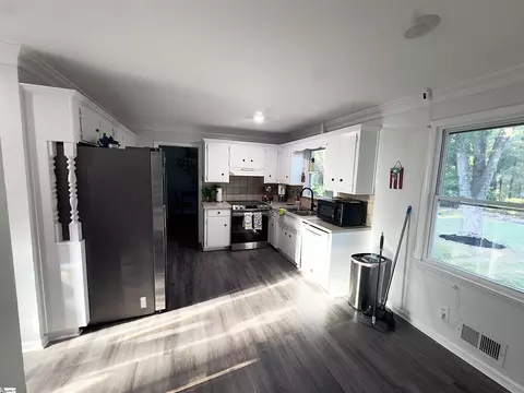 Kitchen - 126 Jay Cir, Moore, SC 29369 photo 1 of 1