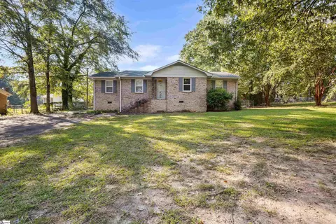 108 Edgewood Dr, Laurens, SC 29360